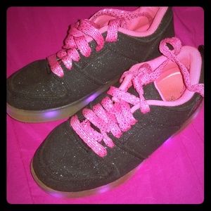 Kids flash light up shoes